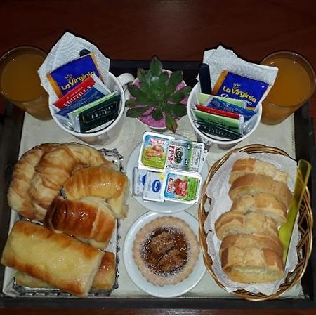 Hotel Mitre Чивилкой Екстериор снимка
